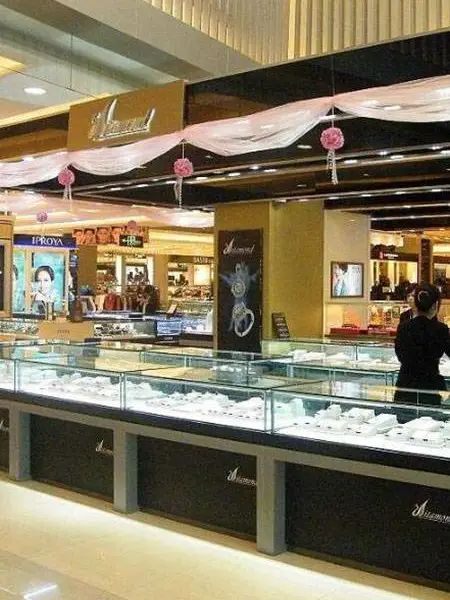 聊城***珠宝展柜玉器展柜黄金饰品展柜银饰品展柜制作公司聊城木质烤漆展柜定制厂家服装鞋帽箱包展台公司