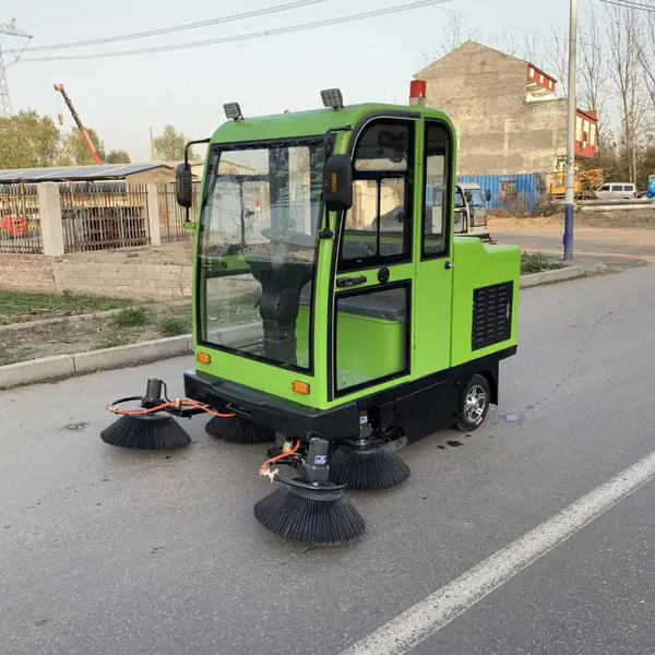 新能源吸尘大型扫地车物业工厂垃圾清扫车环卫封闭驾驶式扫地车
