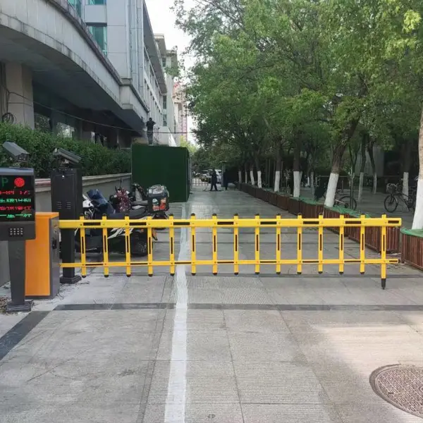 西安道闸安装公司 工地人脸识别三辊闸 小区道闸起落杆车辆识别设备安装