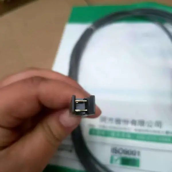 清华同方1对110-110鸭嘴跳线 灰色