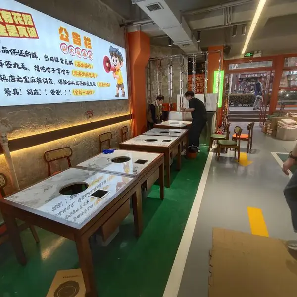 新中式餐厅简约桌智能餐桌汕头岩板桌椅食堂实木火锅桌