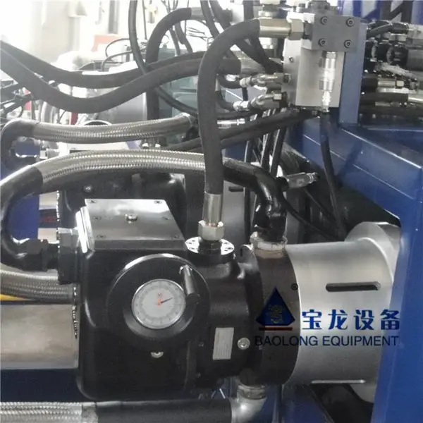 �۰�����ѹ��䷢�ݻ�PU��ע�豸