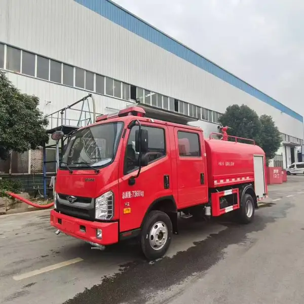 H2双排圆罐消防洒水车 3.63吨森防水车 社区物业工厂救火车