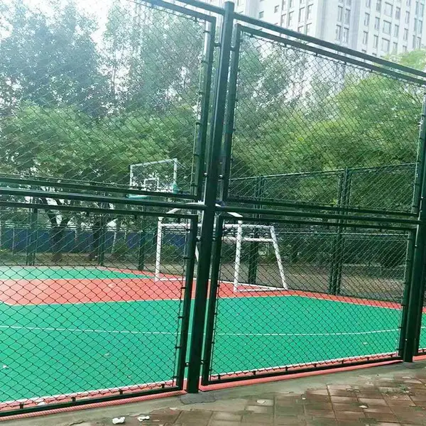 篮球场体育场护栏 球场围网 焊接网片 立柱预埋式 抗风设计稳固