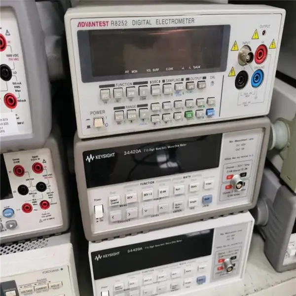 ���ճ��۶����ձ�ADCMT������R8252��ѹ������