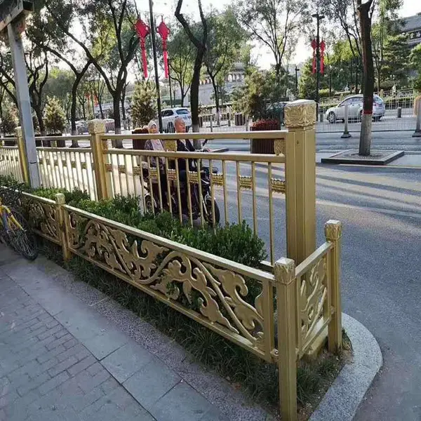 �ƽ�����·�м佻ͨ������ ���ɫ�������������˷ǵ�·������