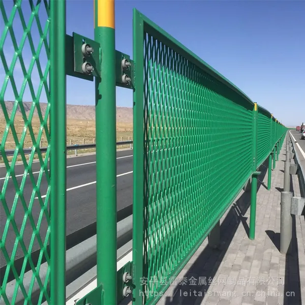 雷泰供应公路护栏 高速防眩网 高速隔离栅 高速公路护栏 灯光防眩网