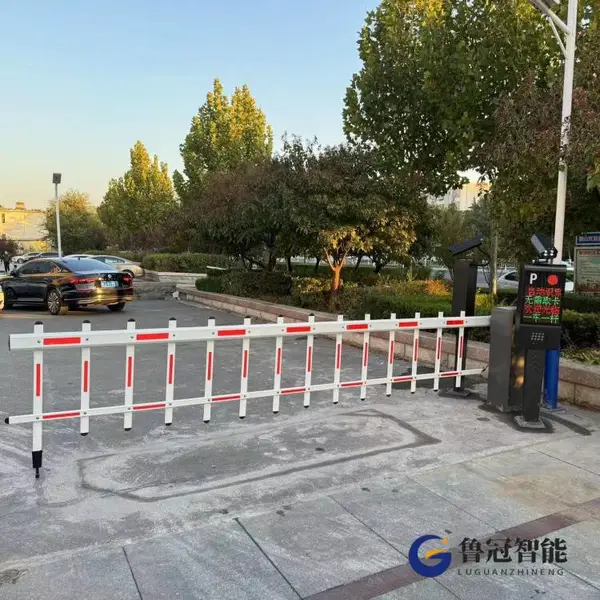 芮城县小区门卫人脸识别栅栏广告门道闸门升降杆安装