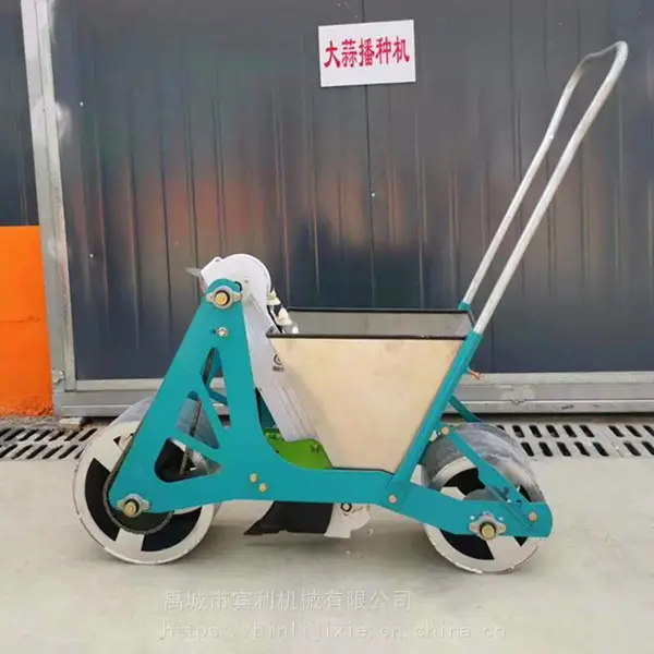 小型家用种蒜机 电动大蒜播种机 四轮车带大蒜播种机行距株距可调