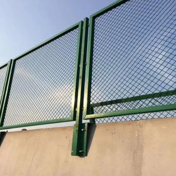 优盾高速公路桥梁绿色浸塑安全围栏护网高架桥防落物隔离栅防抛网