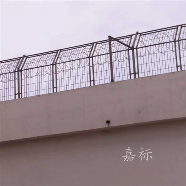 湖北随州监狱刀刺钢网墙 监狱焊接隔离网