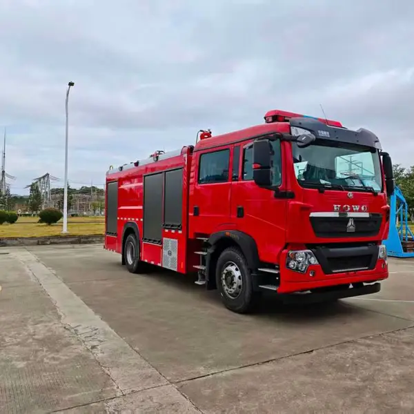 重汽豪沃8方泡沫消防车 机场码头应急灭火救援车 出口突尼斯