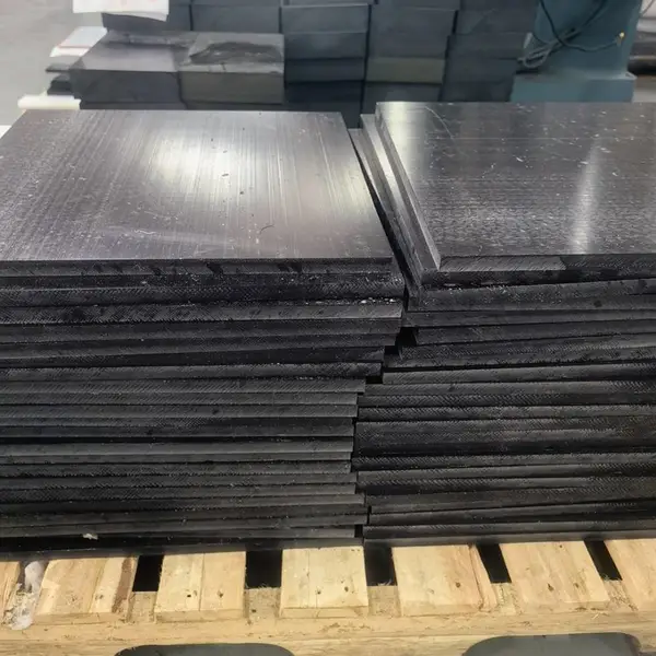 POM 板厂家、 POM 棒、可零切、可 CNC 加工，有库存