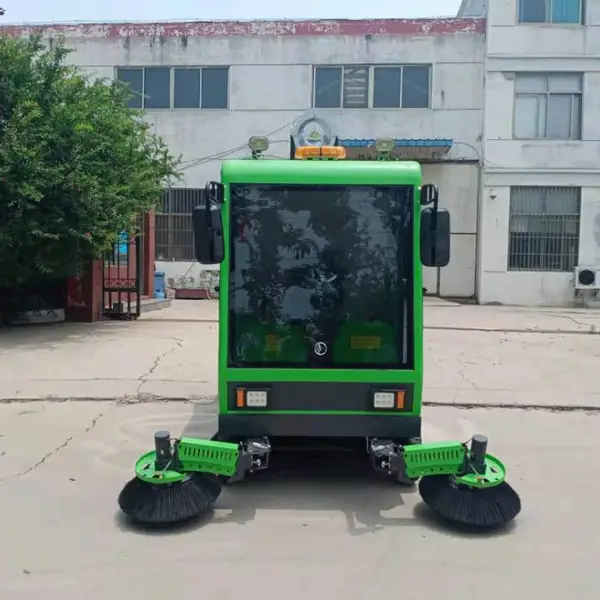 小林电动四轮扫地车|四轮新能源扫地车|带雾炮电动扫路车