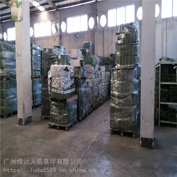广东健身房户外庭院绿化人造仿真草皮绿植塑料假草绿柔软地垫