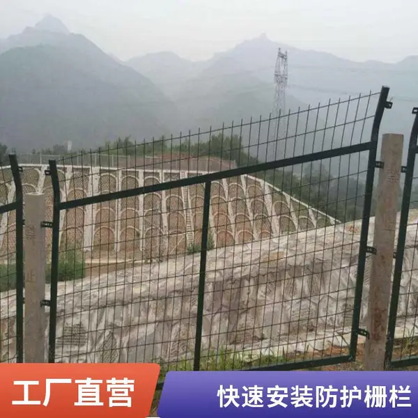 镀锌铁路防护栅栏 铁路安全隔离网 耐候性强 工程配套