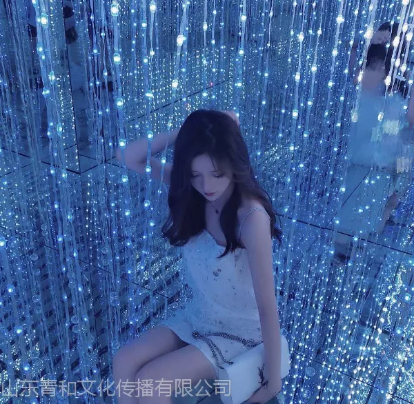 光与影的结合 一生一定要去看一次的网红镜子屋 镜花宫 艺术互动设施
