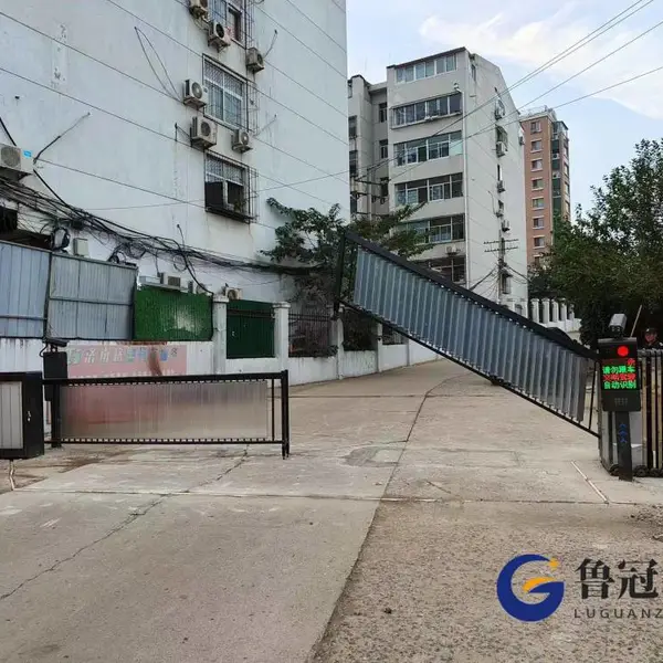 蓉城起落杆升降杆道闸起落杆安装车牌识别系统-上门安装维修