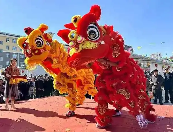 提供西安小丑杂技,古筝独奏,沙画舞蹈,男女舞团,商场机甲巡游,景区舞狮演出