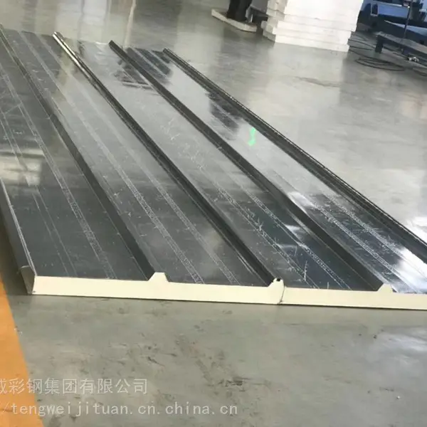 江苏腾威彩钢集团硬质聚氨酯发泡、PU、PIR夹芯板生产基地