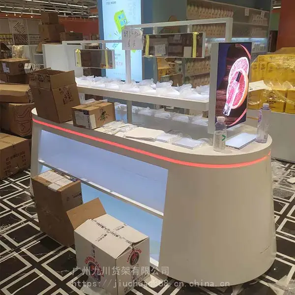 白色烤漆展柜发饰挂件中岛名创层板架