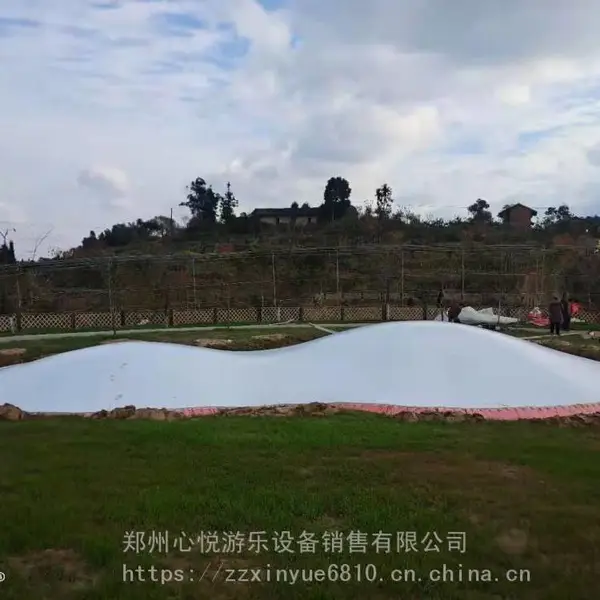 户外儿童主题乐园游乐设备无动力充气沙滩草地蹦蹦云