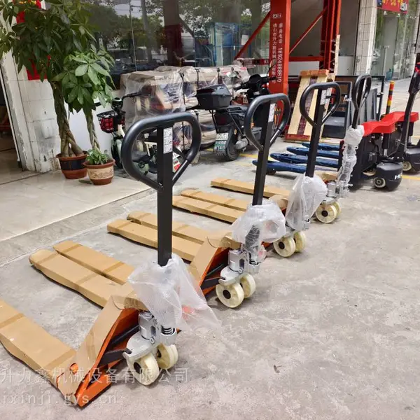 2吨手动叉车 标配实心轮胎 耐磨防扎 适用于复杂地面 升力鑫机械