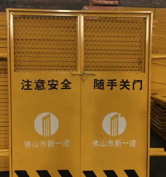 供应施工电梯门护栏人货梯防护门升降机安全门大量现货