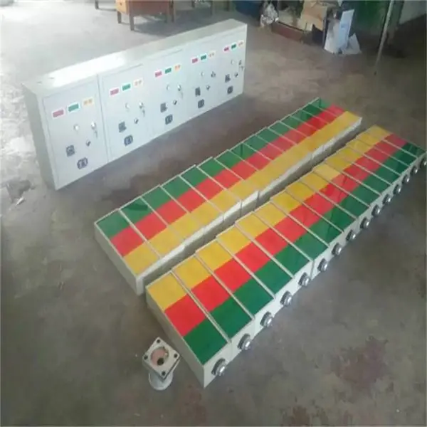�˷��豸��������ʽ�������غ��к�ҵ������ҵ��ɫ��ͨ���źŵ���LED