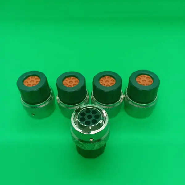 RT06128SNHEC03插头,母胶芯,8孔,#12金属壳体,14-26AWG,13A/500V,