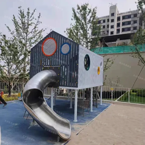 小区公园木屋滑梯 户外非标不锈钢滑梯 儿童游乐场爬网设施
