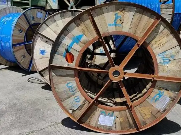 上海起帆牌(YJV)电力电缆3*120+1*70 mm 额定电压0.6/1Kv,大杆无氧铜丝