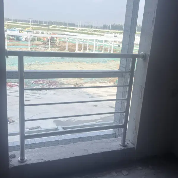 全国供应北京天津江浙沪铝合金栏杆304不锈钢楼梯玻璃立柱家装别墅阳台楼梯栏杆立柱不锈钢扶手包安装