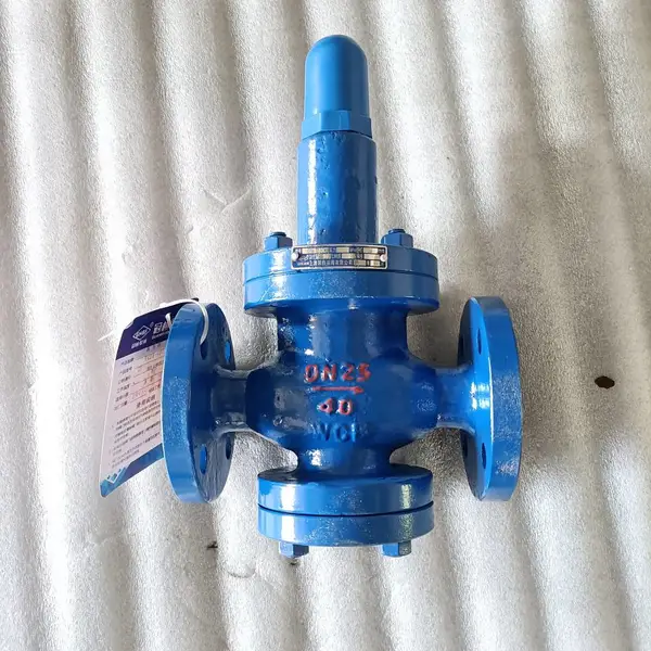 Y42F-40C ���ɱ�Ĥʽ������ѹ���Զ����ڿ�����ά�ֳ���ѹ���ȶ�