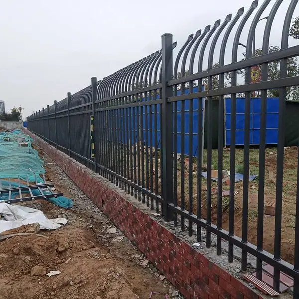 宝鸡栅栏铁艺小区护栏阳台扶手别墅护栏栅栏市政围栏造型护栏栅栏美化围挡