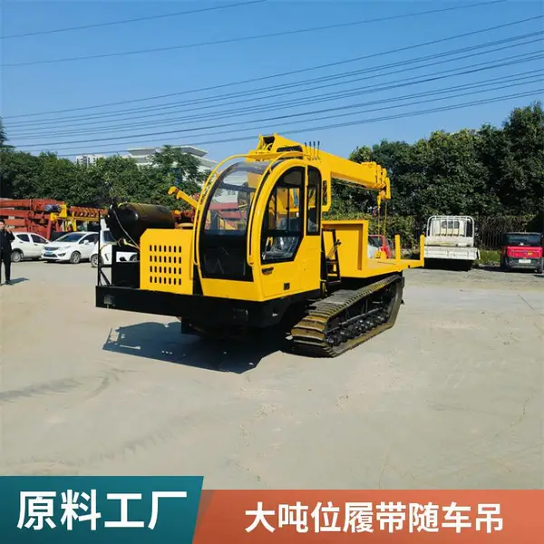 FW-5T 液压履带自备吊 360 度旋转吊机,山区基建陡坡建材吊运爬山虎履带起重设备厂家直供