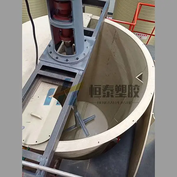 定制聚丙烯缠绕搅拌桶反应釜 塑料反应釜 平底耐酸碱搅拌反应釜
