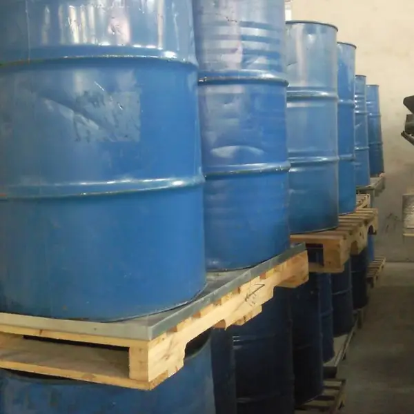 环烷油 LB-45 橡胶油,用于改善橡胶的弹性、柔韧性、易加工性、易混炼性等的物品。