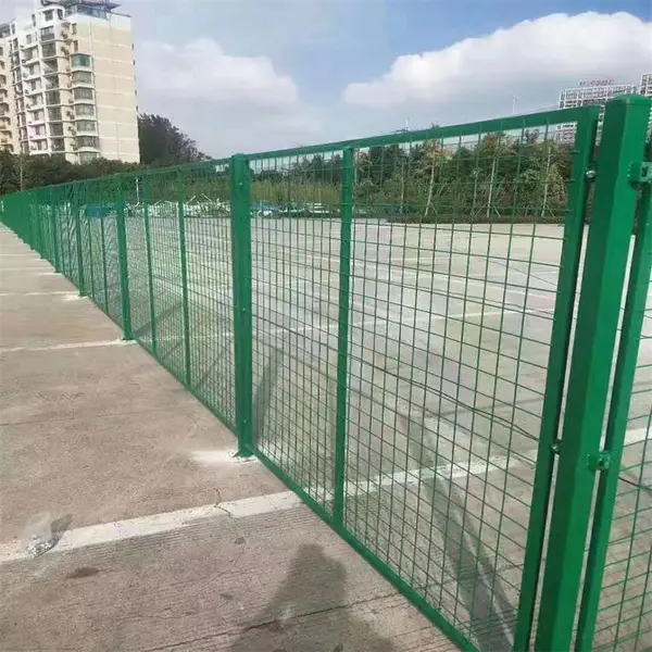 高速双边丝护栏网 路边防护隔离栅 河道水库框架防护网 防护围网