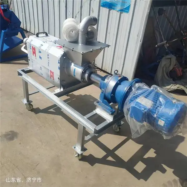 养殖场干湿分离机 牛羊粪便池螺旋脱水输送机
