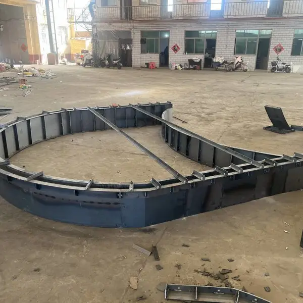 小河口镇路基边坡护坡工程 窗口型拱形骨架护坡钢模板生产 厂家 京伟