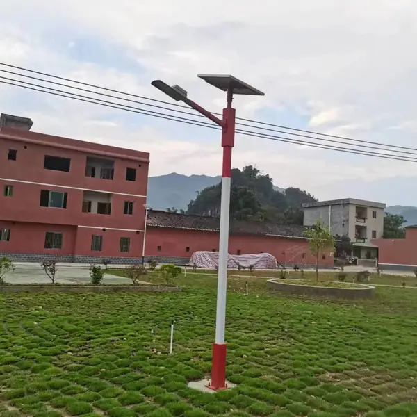 太阳能路灯厂家庭院公园高杆简约现代中式新农村工程户外照明定制工厂直销