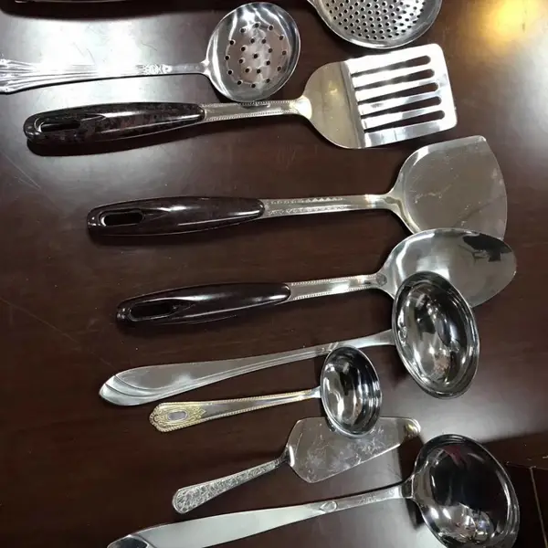 回收保鲜盒,保鲜碗,绞肉机,电饭煲,炒锅,食物夹,米桶,点火器,煤气灶,汤勺,筷子娄,打蛋器,保鲜膜