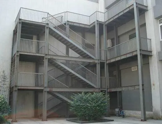 安全爬梯笼厂家/建筑施工安全爬梯/楼梯踏步板
