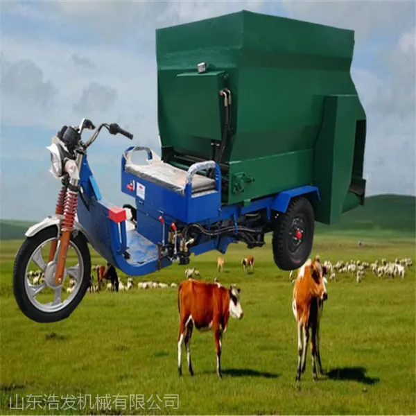 鲁西黄牛临夏喂养喂草车 新型电动hao启动撒料车
