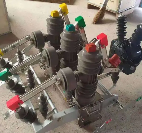 10KV����������ն�·����������ZW32-12F/630A��ѹ��·��