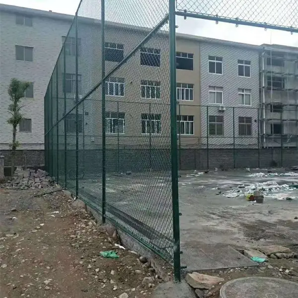 体育场护栏网 学校操场围栏网 围墙隔离护栏网定制