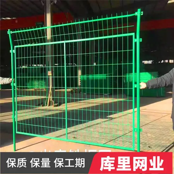 2020特惠处理低碳钢丝高速护栏网硬塑1.8米 双边丝公路隔离网
