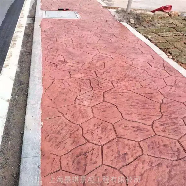 ���ڹ�԰���۵�·��ʯѹӡ��ƺ ��������ҵ԰ѹ��·����ĥ��ƺ