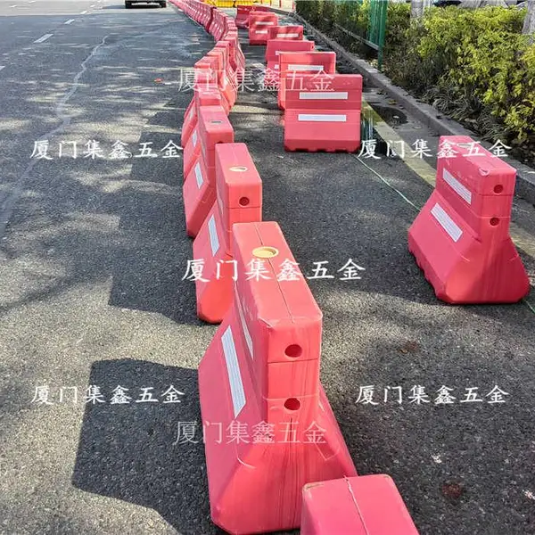 漳州水马工地围挡防撞桶三孔水马围挡1.8米围挡路面施工安全水马